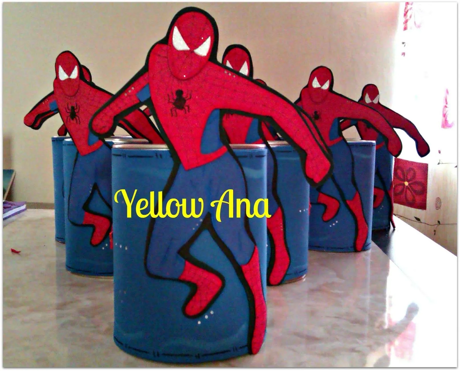 El Rincon de Yellow Ana: Spiderman en Foamy Latas Decoradas