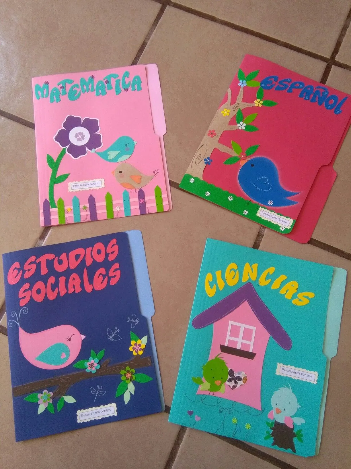 Folder decorados | Manualidades escolares, Carpetas decoradas, Folder creativo Folder decorados | Manualidades escolares, Carpetas decoradas, Folder creativo