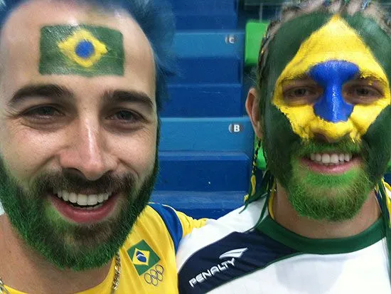 Folha.com - Esporte - Caras-pintadas e buzina animam estreia do ... Folha.com - Esporte - Caras-pintadas e buzina animam estreia do ...