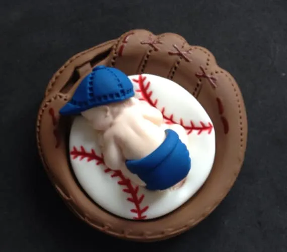 Fondant baby boy baseball 3D glove cake por evynisscaketopper Fondant baby boy baseball 3D glove cake por evynisscaketopper