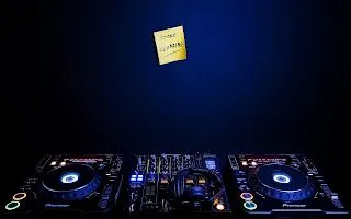 fondo especial para un dj una mesa de mezcla con una nota de ausencia ... fondo especial para un dj una mesa de mezcla con una nota de ausencia ...
