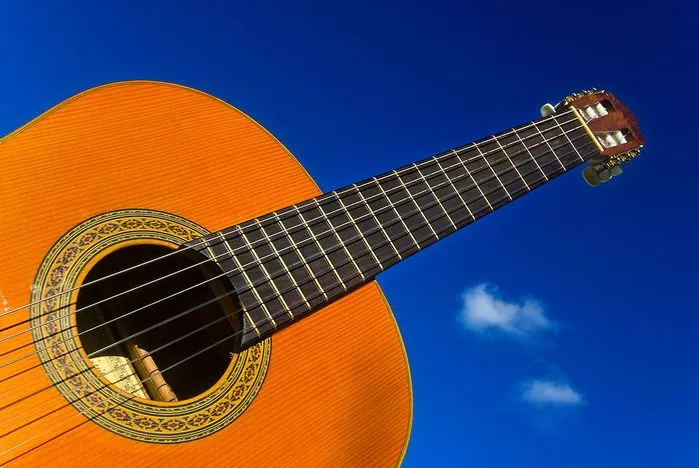 fondo guitarra cielo | Bienvenidos a las clases de IRIS