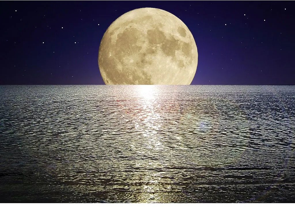 fondo de paisaje de la luna apareciendo en el horizonte sobre el mar fondo de paisaje de la luna apareciendo en el horizonte sobre el mar