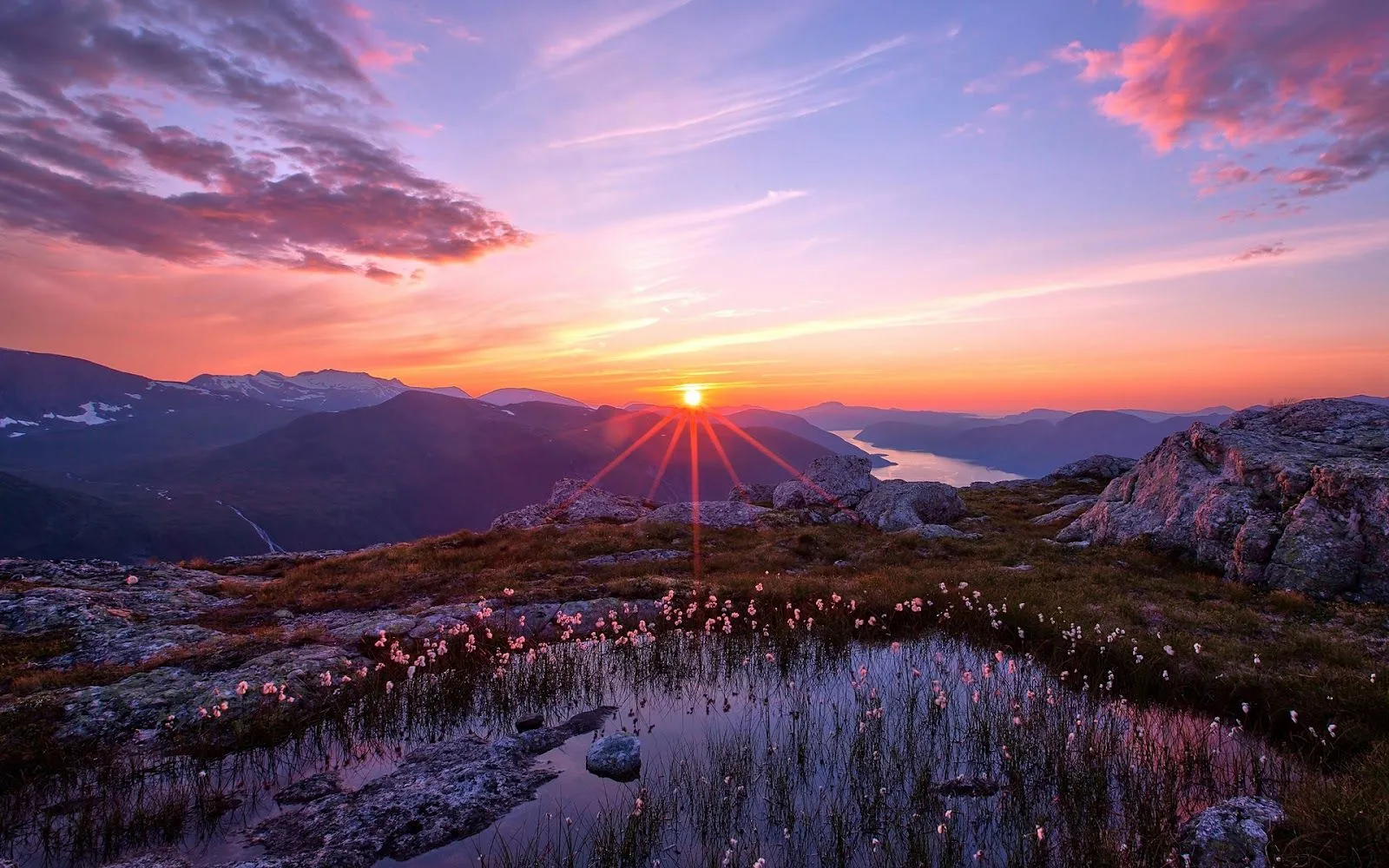 Atardecer en las Montañas - Fondos de Pantalla HD - Wallpapers HD