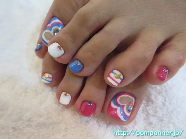 赤と青の配色を左右逆にしたハートのフットネイル foot nail of heart ... 赤と青の配色を左右逆にしたハートのフットネイル foot nail of heart ...