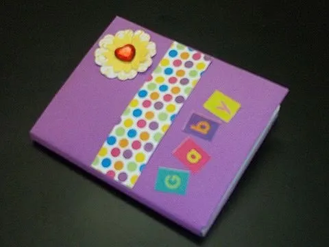 Cómo forrar una mascota o cuaderno al estilo scrapbook - YouTube Cómo forrar una mascota o cuaderno al estilo scrapbook - YouTube