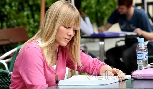 Foto: Alumna estudiando en padre Rubio Hall Foto: Alumna estudiando en padre Rubio Hall