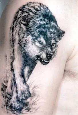 Foto Bazar: tatuaje de lobo amenazante - animales - fotografía - Foto Bazar: tatuaje de lobo amenazante - animales - fotografía -
