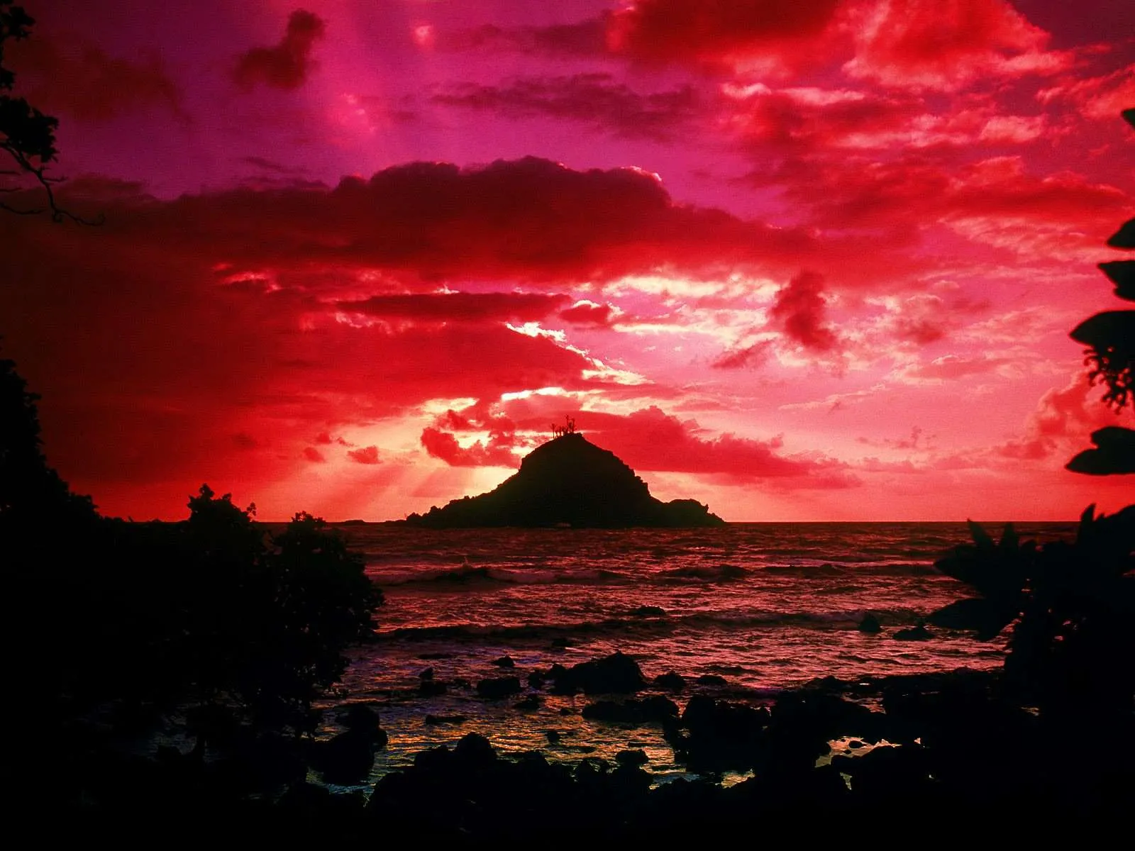 Foto: Cielo Rojo – Atardecer en una Isla – Fondo de Pantalla ... Foto: Cielo Rojo – Atardecer en una Isla – Fondo de Pantalla ...
