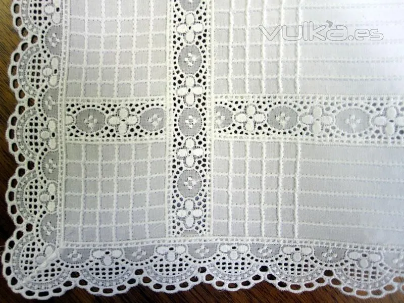 Foto: DetalleSábana encimera + funda de almohada con puntilla y ... Foto: DetalleSábana encimera + funda de almohada con puntilla y ...
