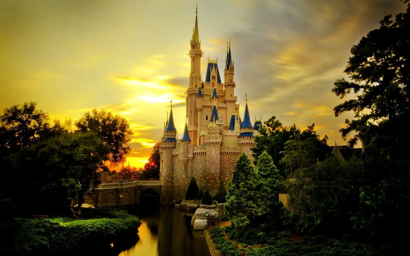 FotoFrontera: Castillo de la Cenicienta - Cinderella Amazing Castle FotoFrontera: Castillo de la Cenicienta - Cinderella Amazing Castle
