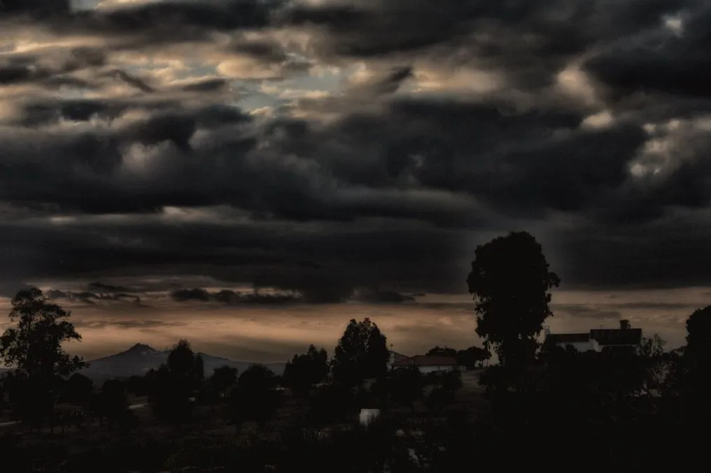 Fotografías- Javier Escudero-: Paisaje Oscuro Fotografías- Javier Escudero-: Paisaje Oscuro