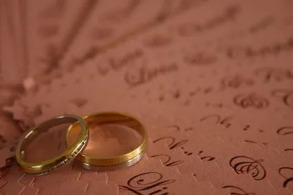 Cómo escribir las invitaciones para una boda cristiana | eHow en ... Cómo escribir las invitaciones para una boda cristiana | eHow en ...