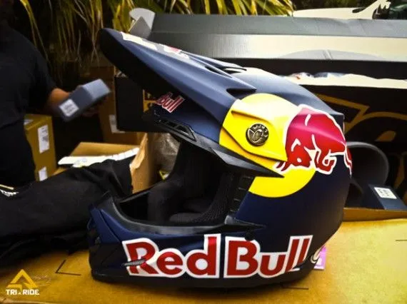 Fotos :: Casco Red Bull de Aaron Gwin | Montenbaik