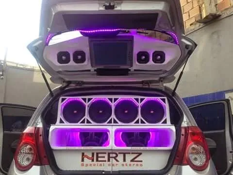 FOTOS DE MONTAJES EN LOS CARROS ~ MOTORES CAR AUDIO Y TUNING