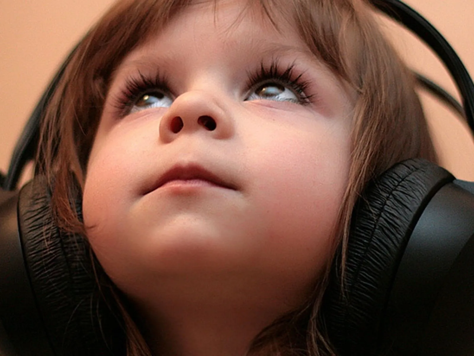 Fotos de niña escuchando musica ~ Mejores Fotos del Mundo ... Fotos de niña escuchando musica ~ Mejores Fotos del Mundo ...