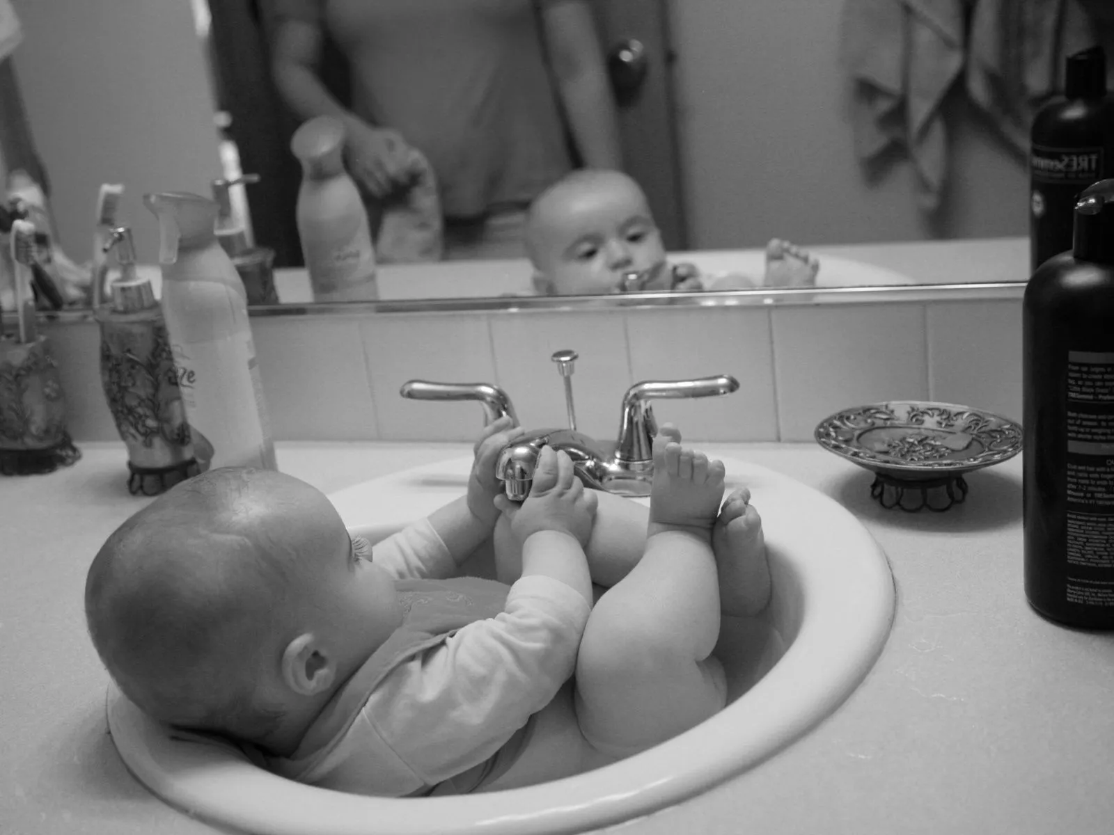 Fotos de niño jugando en el baño Mejores fotos del mundo para facebook Fotos de niño jugando en el baño Mejores fotos del mundo para facebook