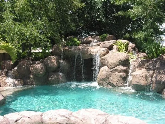 Fotos de piscinas con cascadas. Fotos, presupuesto e imagenes.