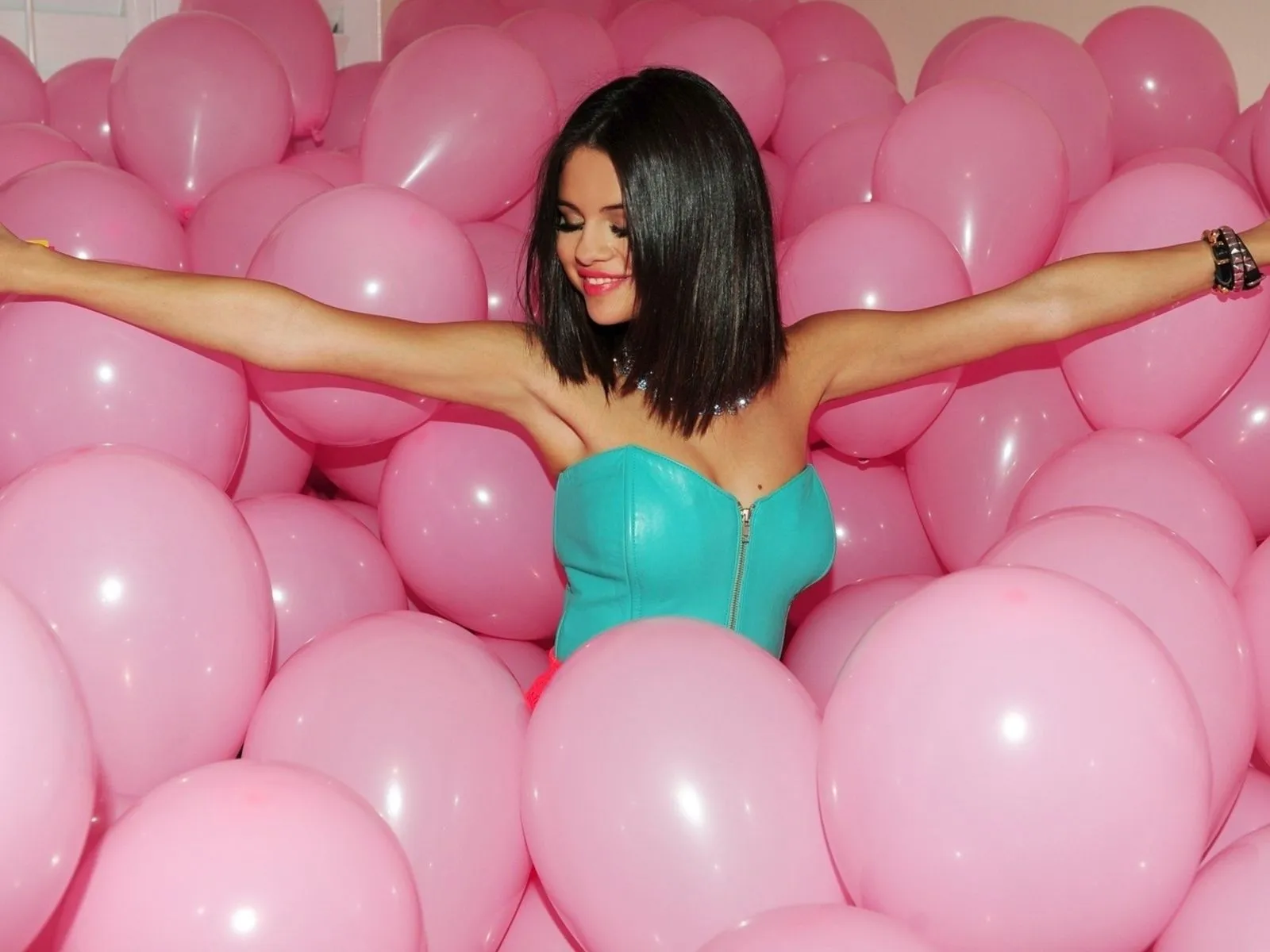 fotos de selena gomez con globos para facebook ~ Mejores Fotos del ...