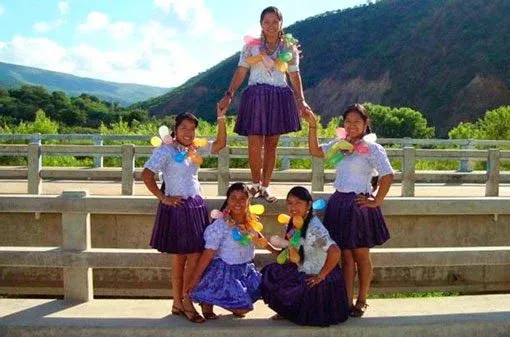 Fotos y video de Las Traicioneras del Amor | Cholitas Bolivia Fotos y video de Las Traicioneras del Amor | Cholitas Bolivia