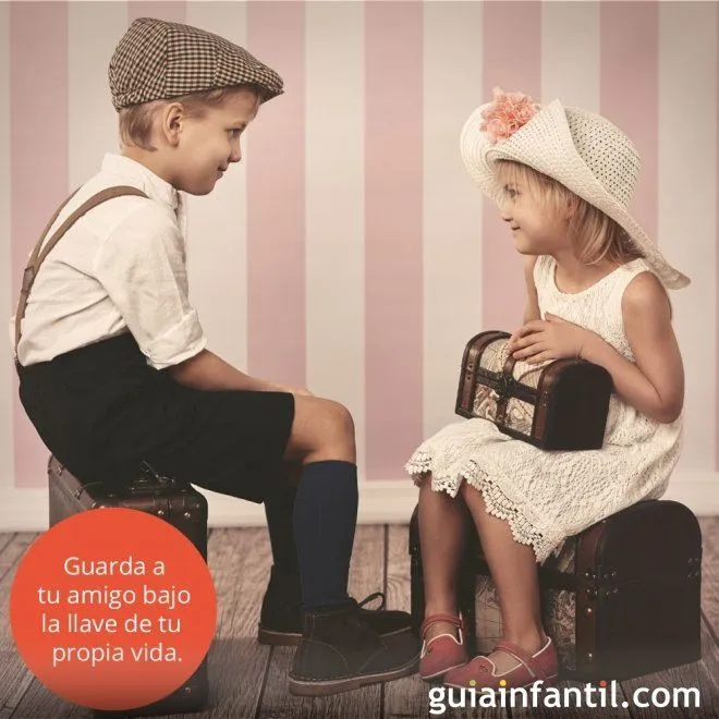 Frases de amistad infantiles. Niño con un cofre - Frases de ...