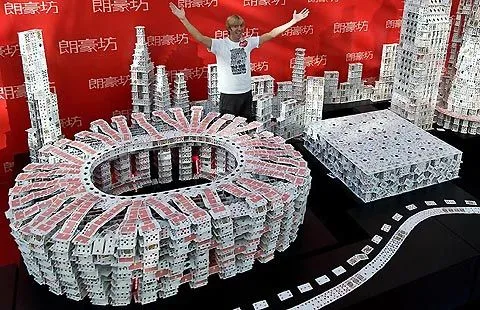 Freestanding Card Structures by Bryan Berg | inspirationfeed.com Freestanding Card Structures by Bryan Berg | inspirationfeed.com