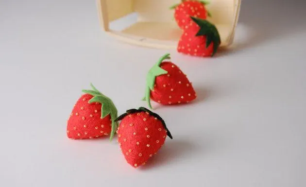 Cómo hacer fresas de fieltro en Manualidades con fieltro Cómo hacer fresas de fieltro en Manualidades con fieltro