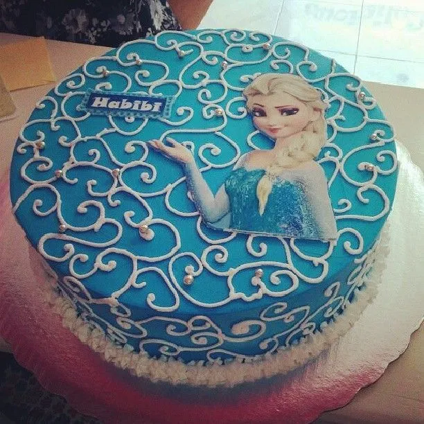 y uno mas de frozen #pastel #chantilly #oblea #princesaelsa ...