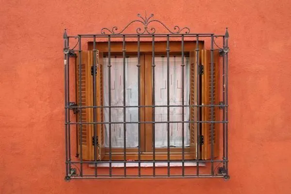 Fuente: http://www.arqhys.com/fotos/fotos-de-ventanas-con-rejas.html