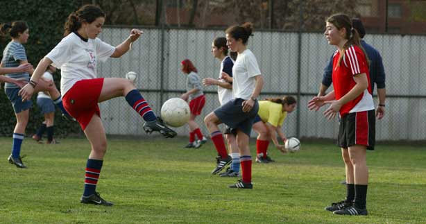 Fútbol para niñas y adolescentes | Entretención para niños