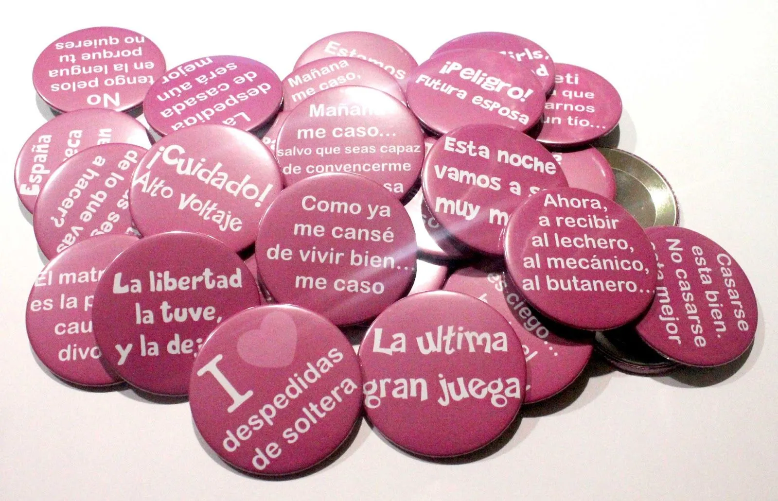 Como hacer gafetes para despedida de soltera - Imagui Como hacer gafetes para despedida de soltera - Imagui