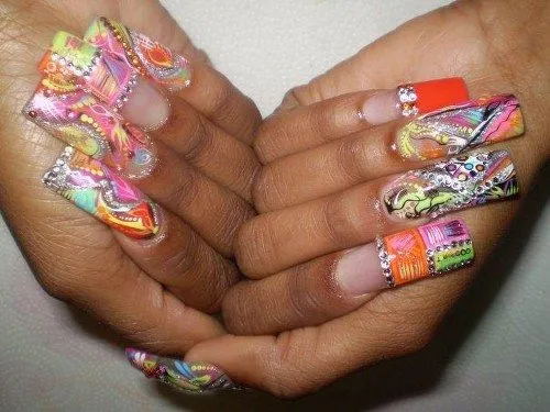 Curiosidades Entretenidas: Uñas decoradas de manera extravagante Curiosidades Entretenidas: Uñas decoradas de manera extravagante