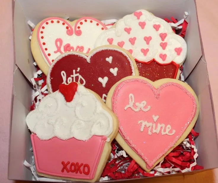 Galletas cupcake y corazón decoradas con glasé | Galletas amor ... Galletas cupcake y corazón decoradas con glasé | Galletas amor ...