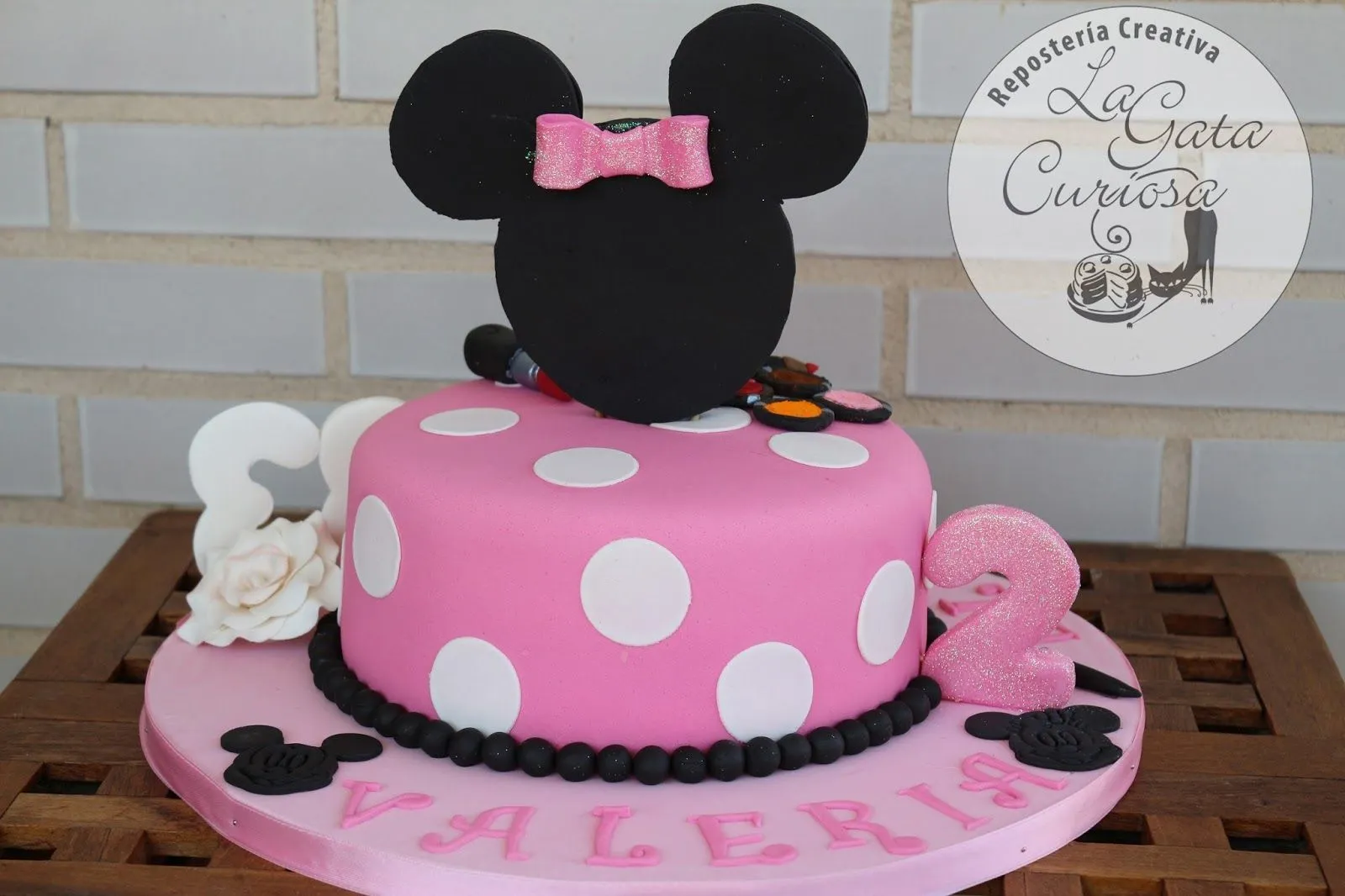La Gata Curiosa: TARTA FONDANT MINNIE DOBLE CUMPLEAÑOS La Gata Curiosa: TARTA FONDANT MINNIE DOBLE CUMPLEAÑOS