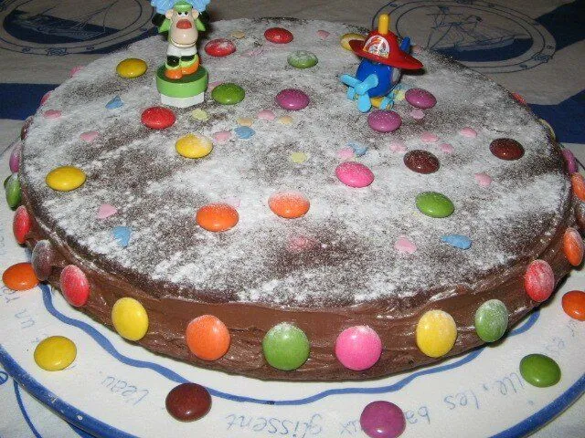 gateau chocolat, smarties et nutella - bienvenue "chez tatagateaux" gateau chocolat, smarties et nutella - bienvenue "chez tatagateaux"