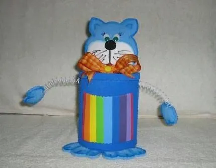 Porta lapiceros con latas recicladas y foami | Jugar y colorear Porta lapiceros con latas recicladas y foami | Jugar y colorear