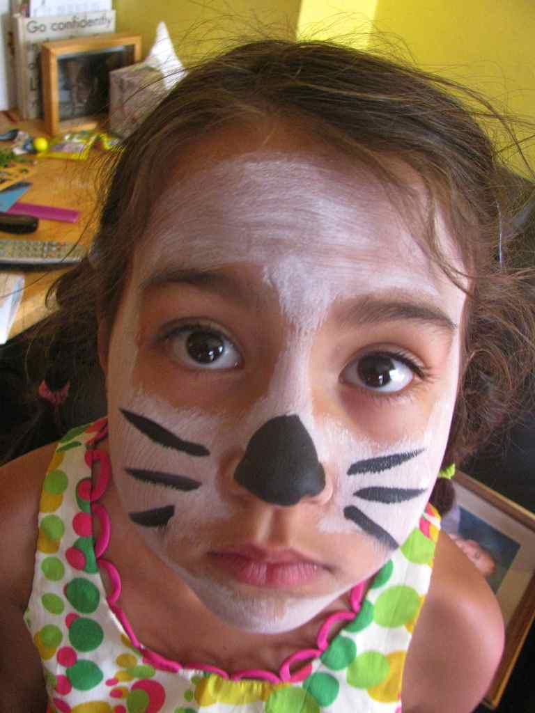 Gatos en casa: Maquillajes fáciles de gato para niños en Halloween Gatos en casa: Maquillajes fáciles de gato para niños en Halloween