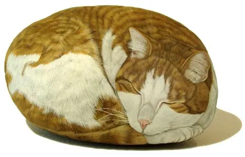 Gatos pintados en piedras - Imagui