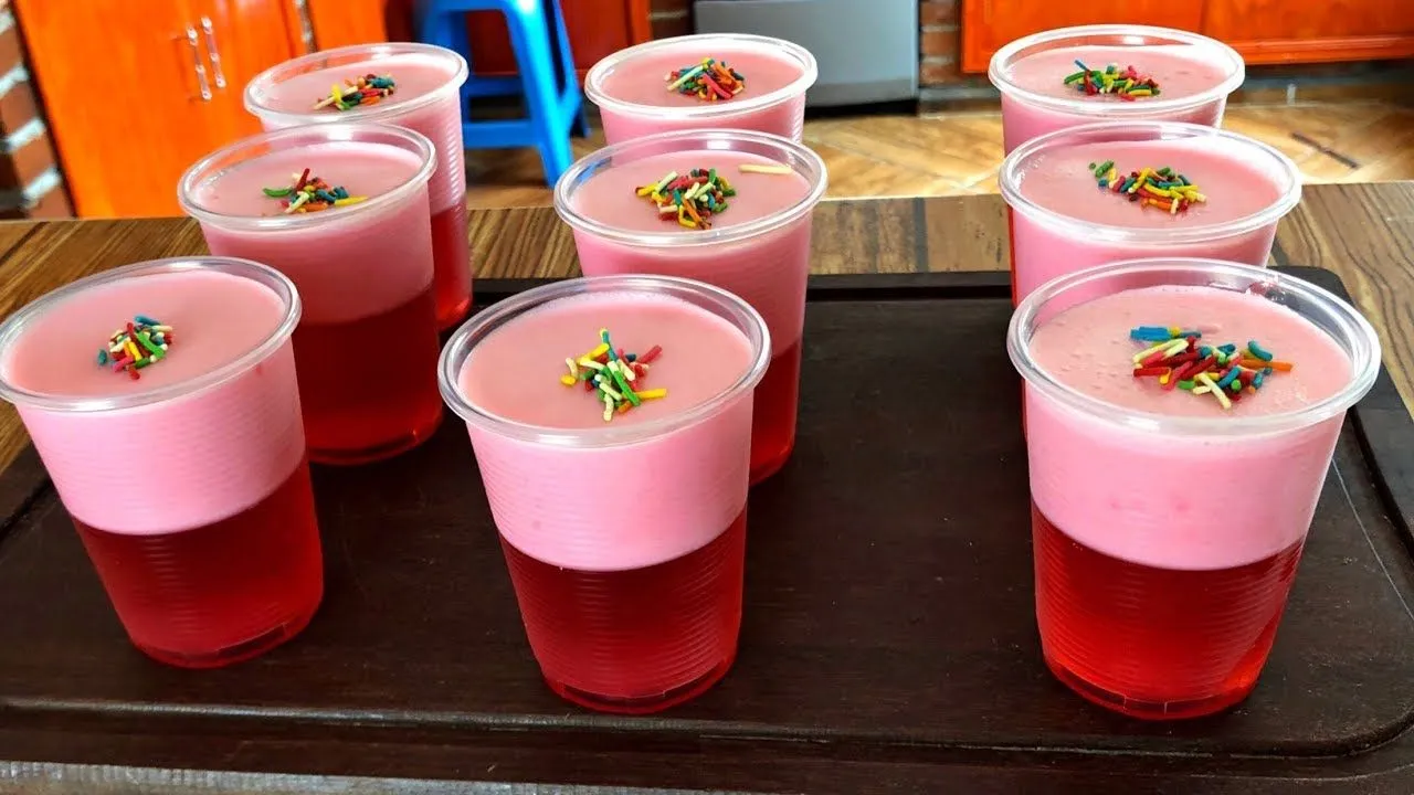 Gelatina en vasos con mousse para fiestas - YouTube Gelatina en vasos con mousse para fiestas - YouTube