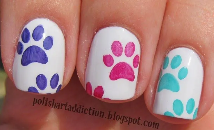 Genial decoracion con pisadas de perros | La decoracion de uñas Genial decoracion con pisadas de perros | La decoracion de uñas