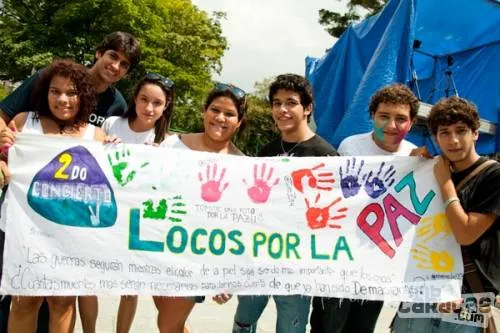 Gente | Rumbacaracas | Chicos con su pancarta por la Paz