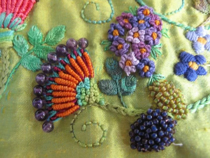 Gerbera. Detalle. Bordado a mano por Carolina Gana. Taller de ... Gerbera. Detalle. Bordado a mano por Carolina Gana. Taller de ...