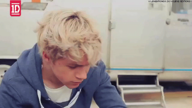 Gif animado de Niall Horan by ValenEditions11 on DeviantArt Gif animado de Niall Horan by ValenEditions11 on DeviantArt