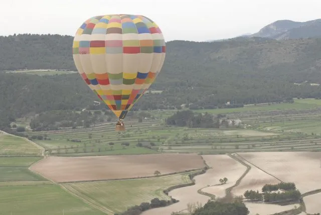 Un globo ha sido el medio de transporte elegido por el explorador ...