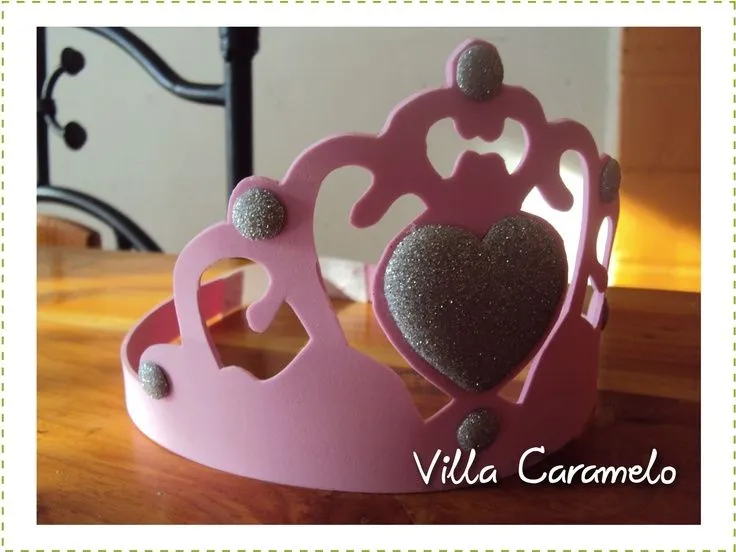 Villa Caramelo: Coronas de Goma Eva | Goma eva | Pinterest ...