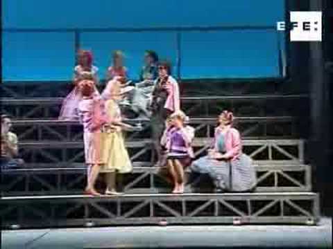 La gomina y las faldas de vuelo con "Grease, el musical de tu vida ...