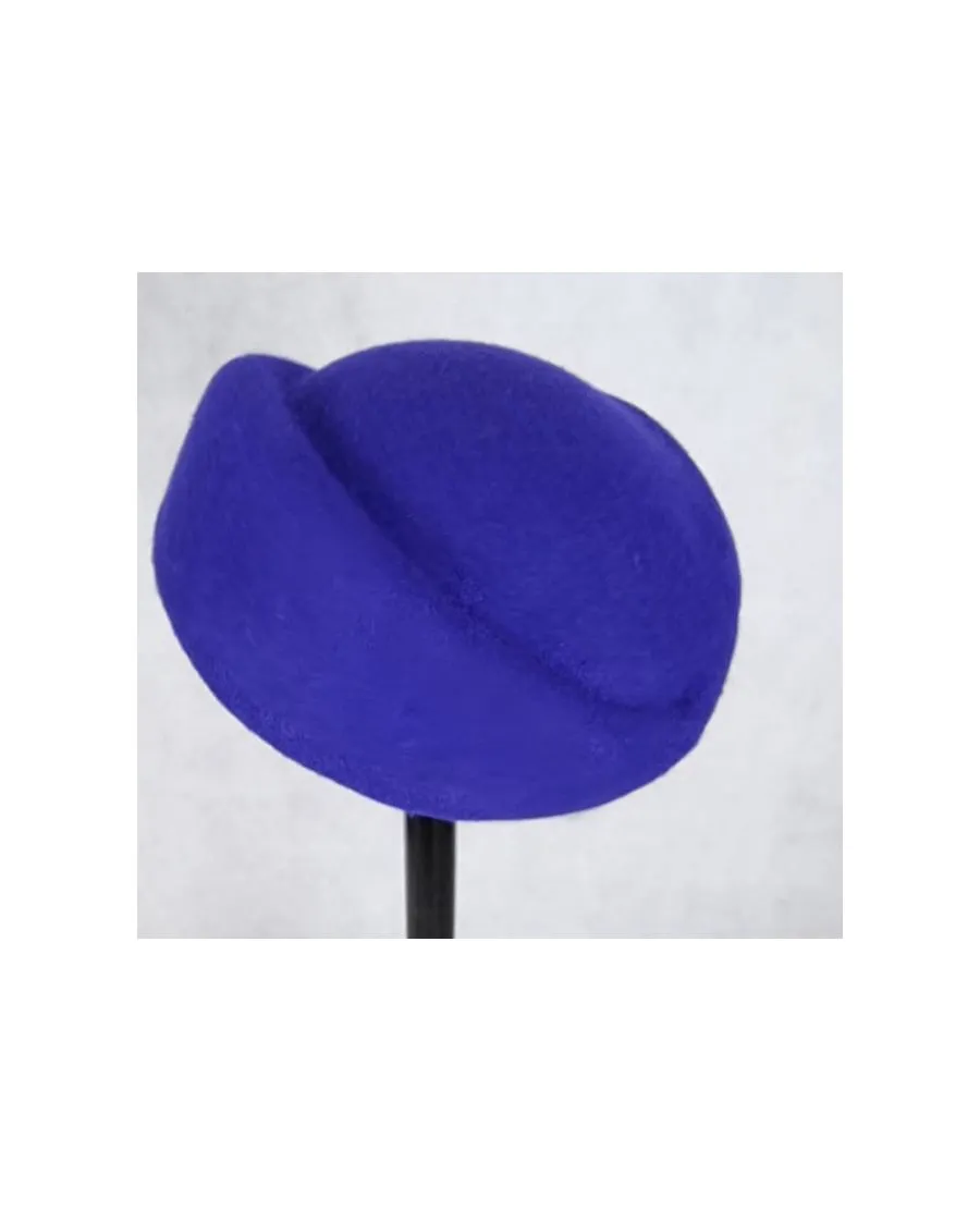 Gorra de piloto color negro con adornos dorados ı Uniformes de azafatas Gorra de piloto color negro con adornos dorados ı Uniformes de azafatas