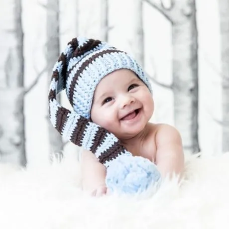 Gorrito bebé duende a rayas. Divertido gorrito muy pequeñito para ... Gorrito bebé duende a rayas. Divertido gorrito muy pequeñito para ...