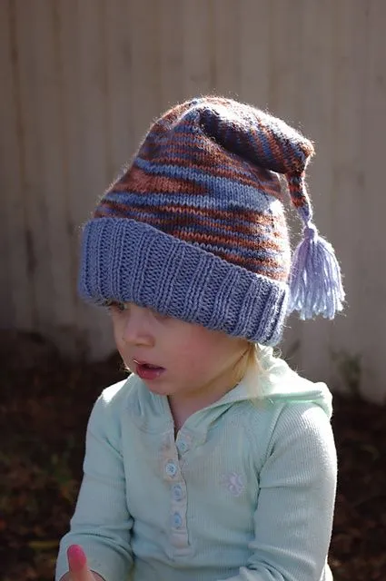 Gorrito de duende: Traducción del patrón Sid Beanie by Georgie ...