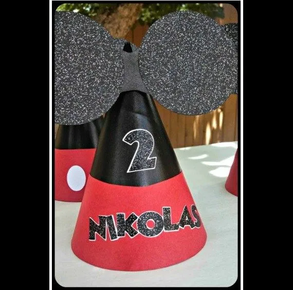 Gorrito personalizado para fiesta Mickey Mouse por LilysPaperParty Gorrito personalizado para fiesta Mickey Mouse por LilysPaperParty